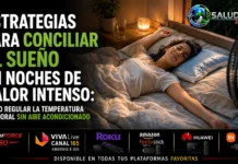 Conciliar el Sueño con Calor sin Aire Acondicionado | Salud 360 Persona aplicando la postura de estrella de mar en su cama para conciliar el sueño con calor sin aire acondicionado de forma natural.